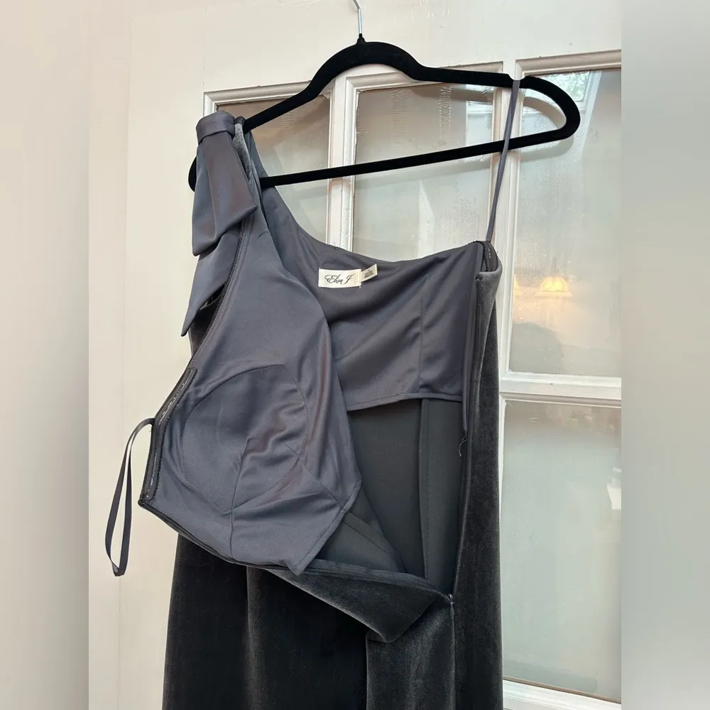Eliza J Smokey Charcoal Grey Velvet One-Shoulder Formal Gown Size 12 Large - Image 12