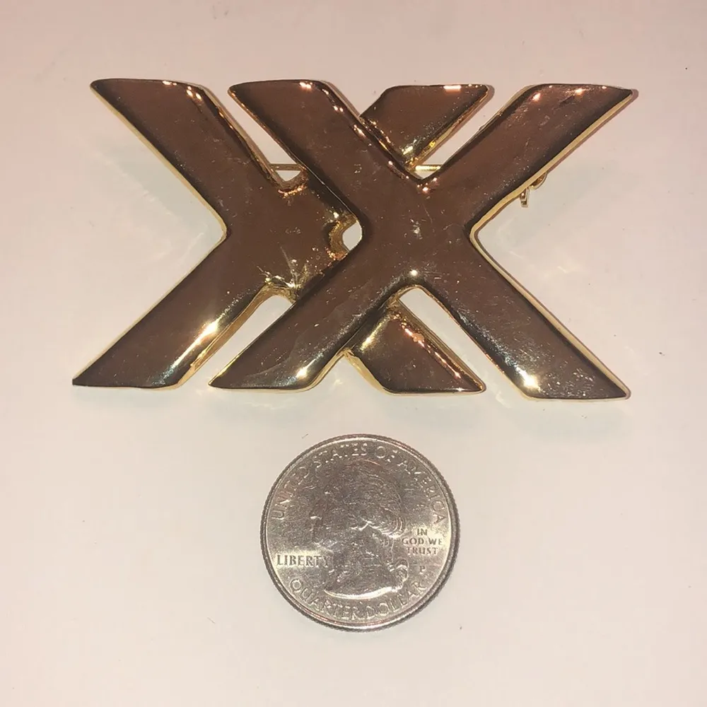 Vintage Gold Tone Double X Criss Cross Brooch Shoulder Pin - Image 2