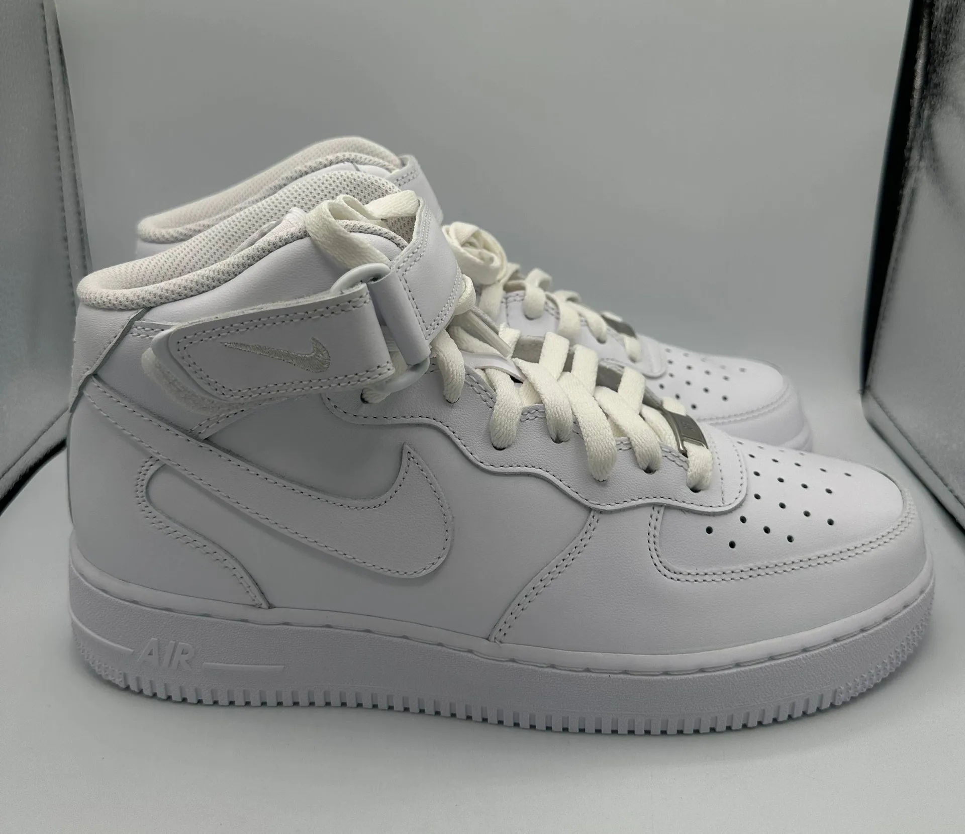 Air Force 1 Mid 07 Wmns “Triple White” size 10w - Image 3