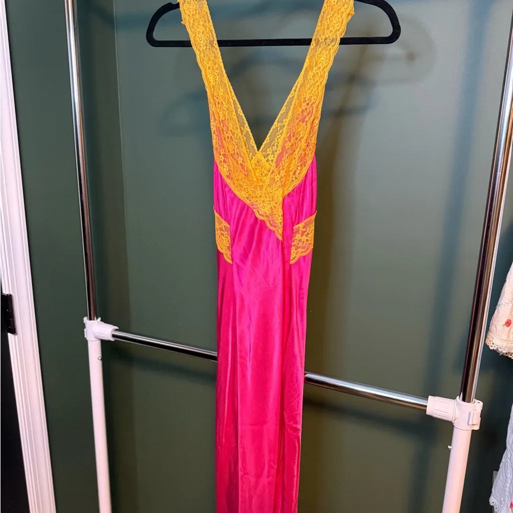 RUMORED Crossroads Pink and Orange Lace Satin Maxi Dress NWT XS Gold - Image 5