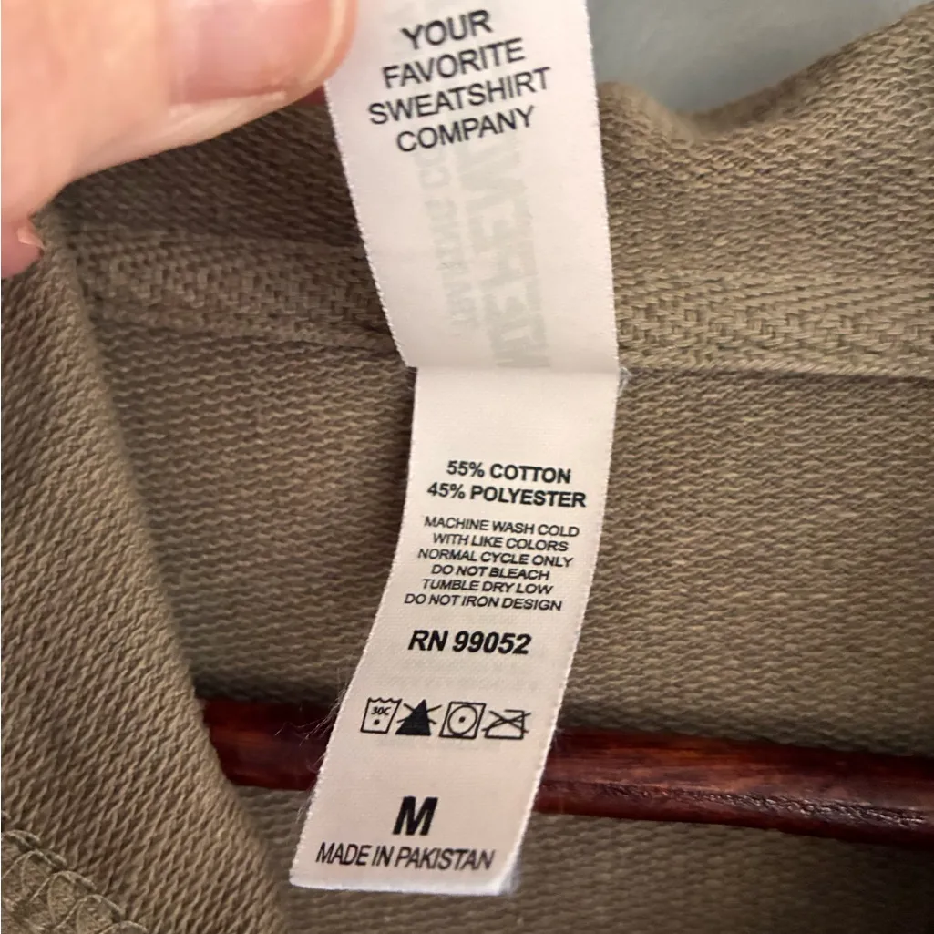 NWOT INDEPENDENT TRADING CO Tan “Life is Better in the Barn” Lightweight Hoodie Green Size M - Image 6