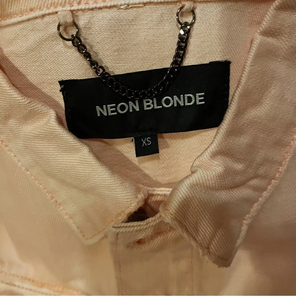 Neon Blonde NWT Women’s Size XS Pink Denim Jacket Pastel “Dreamer” Distressed - Image 9