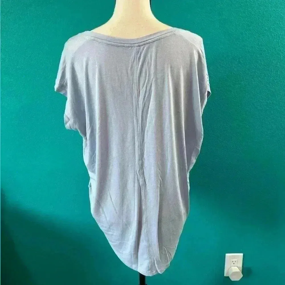 Athleta light blue periwinkle athletic top in size medium - Image 3