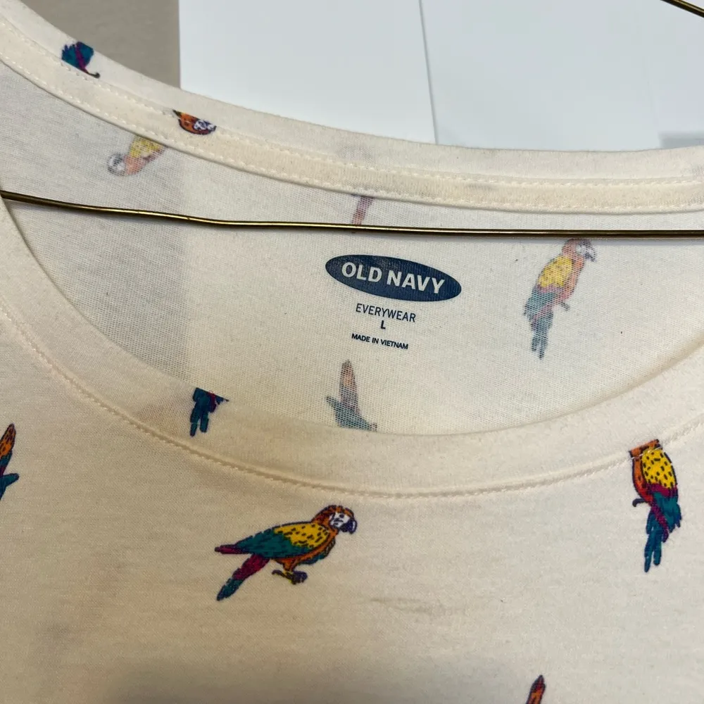 Old Navy Cream Fitted Short Sleeve Tee - Image 3