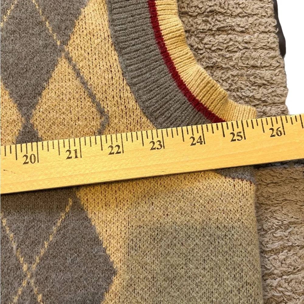 Witty Fox Cropped Sweater
Argyle Vest size xl - Image 6