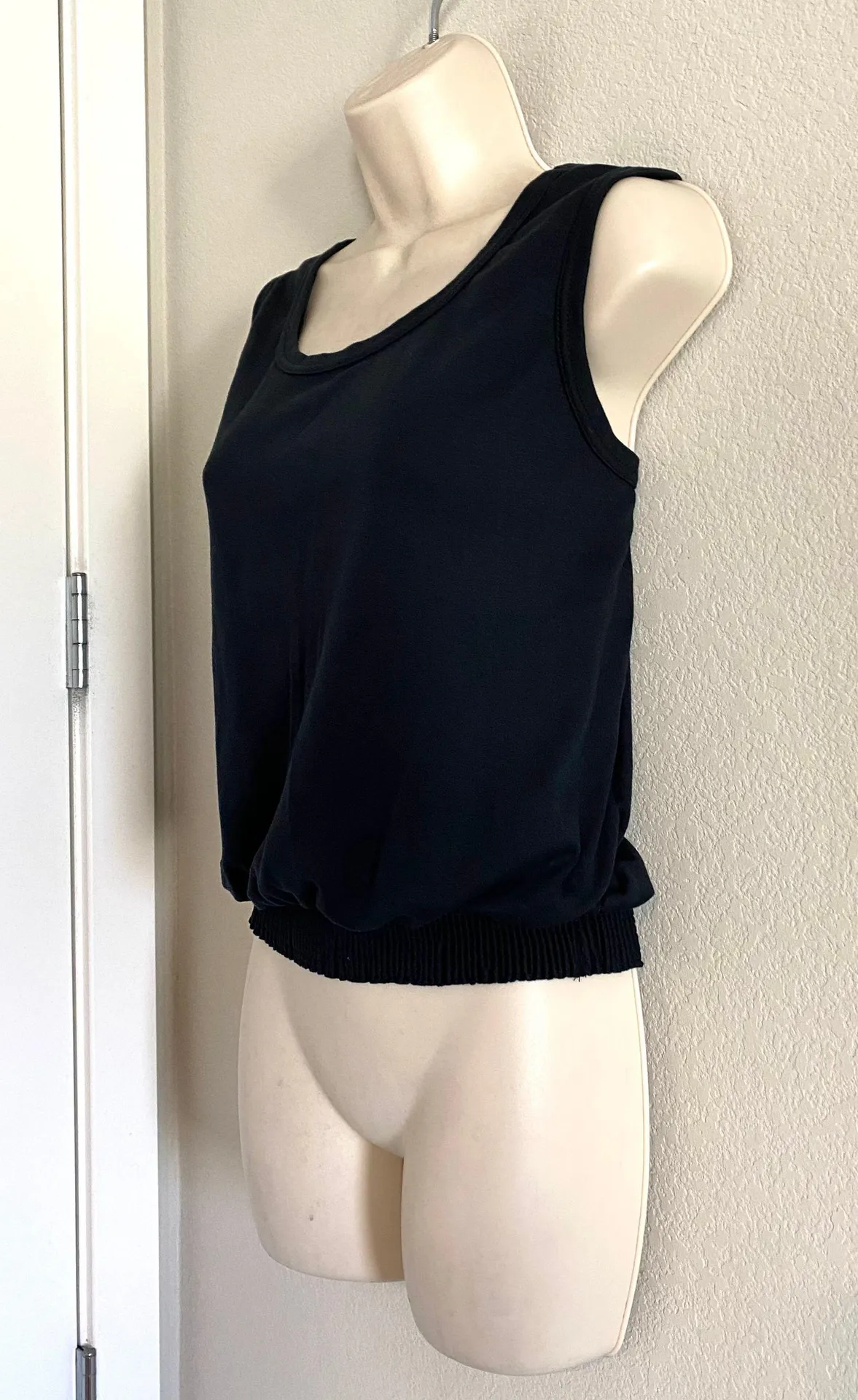 Like new  blouse. Sz M - Image 3