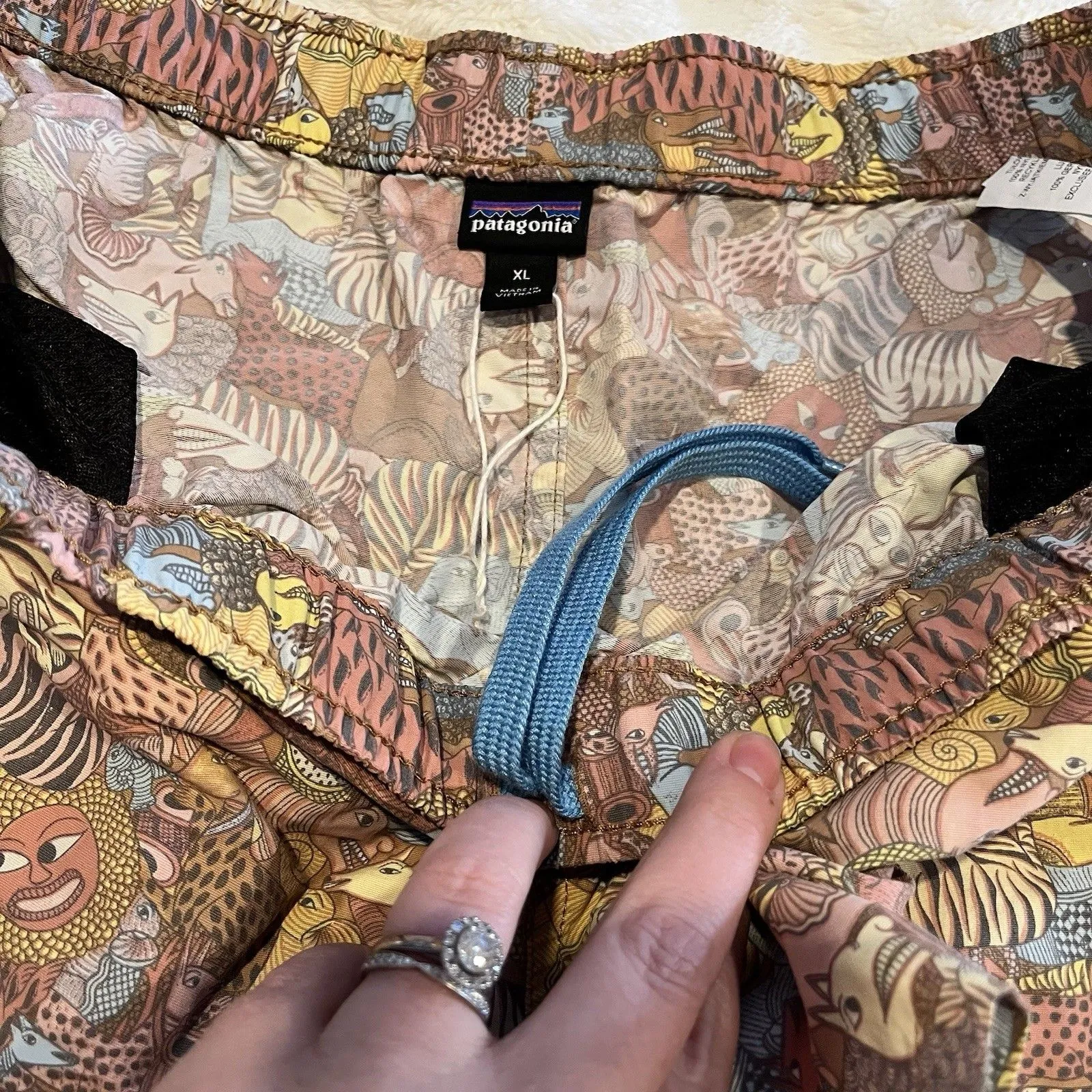 Patagonia Womens Barely Baggies Shorts Animal Print Size XL Funky Bohemian - Image 9