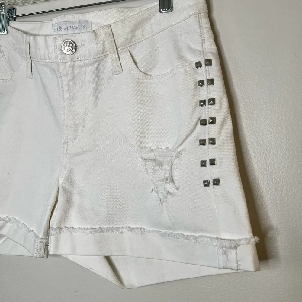 Rock & Republic White Jean Shorts w Studs Bumpershoot Sz 10 - Image 2