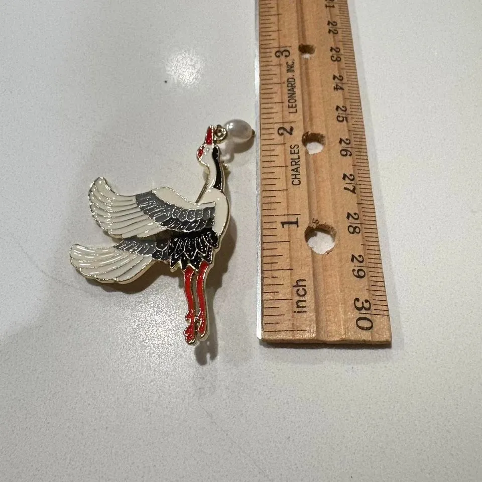 Elegant White Crane Bird Brooch with Pearl Drop Vintage Style Costume new - Image 3