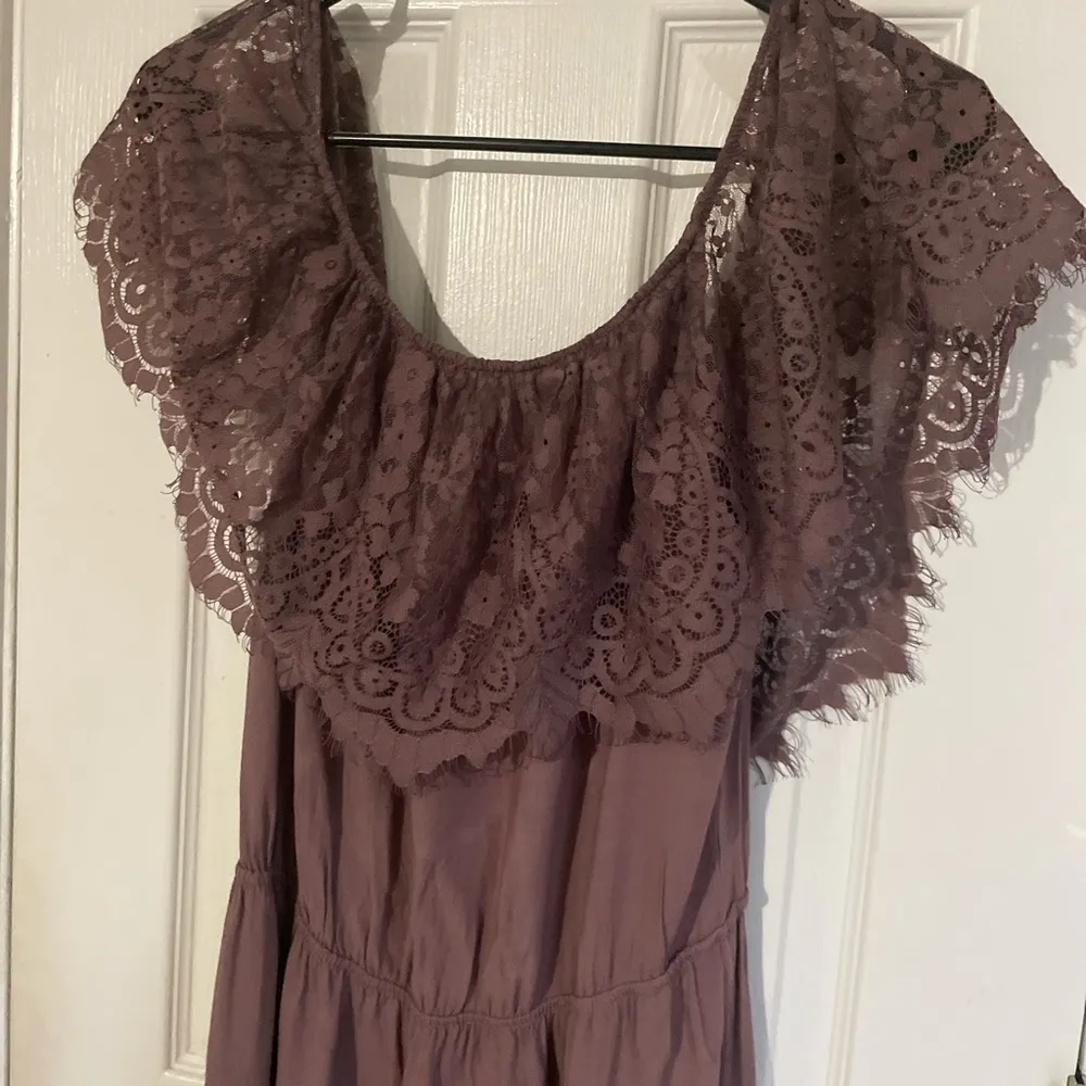Beautiful Mauve Dress with lace detailing on the top. Like New! - Image 2