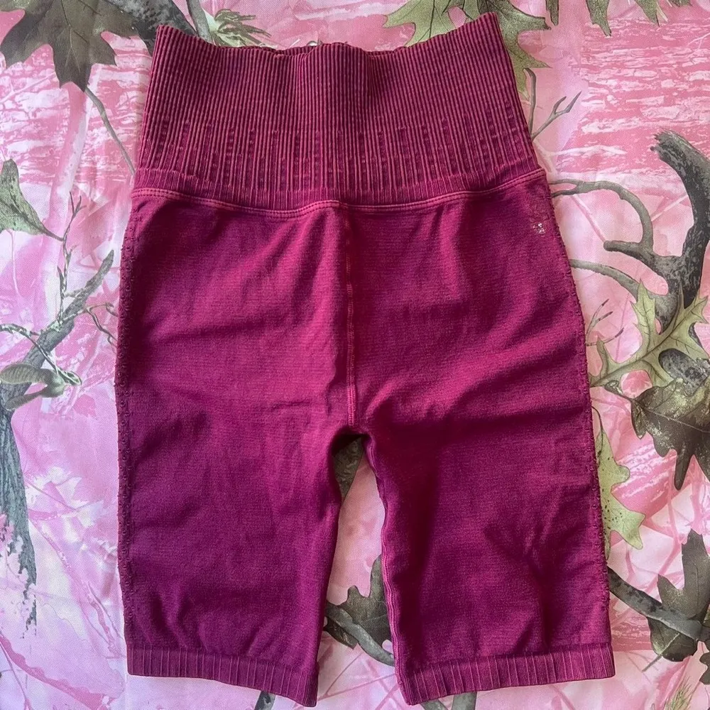 Free People  movement good karma biker shorts - Image 8