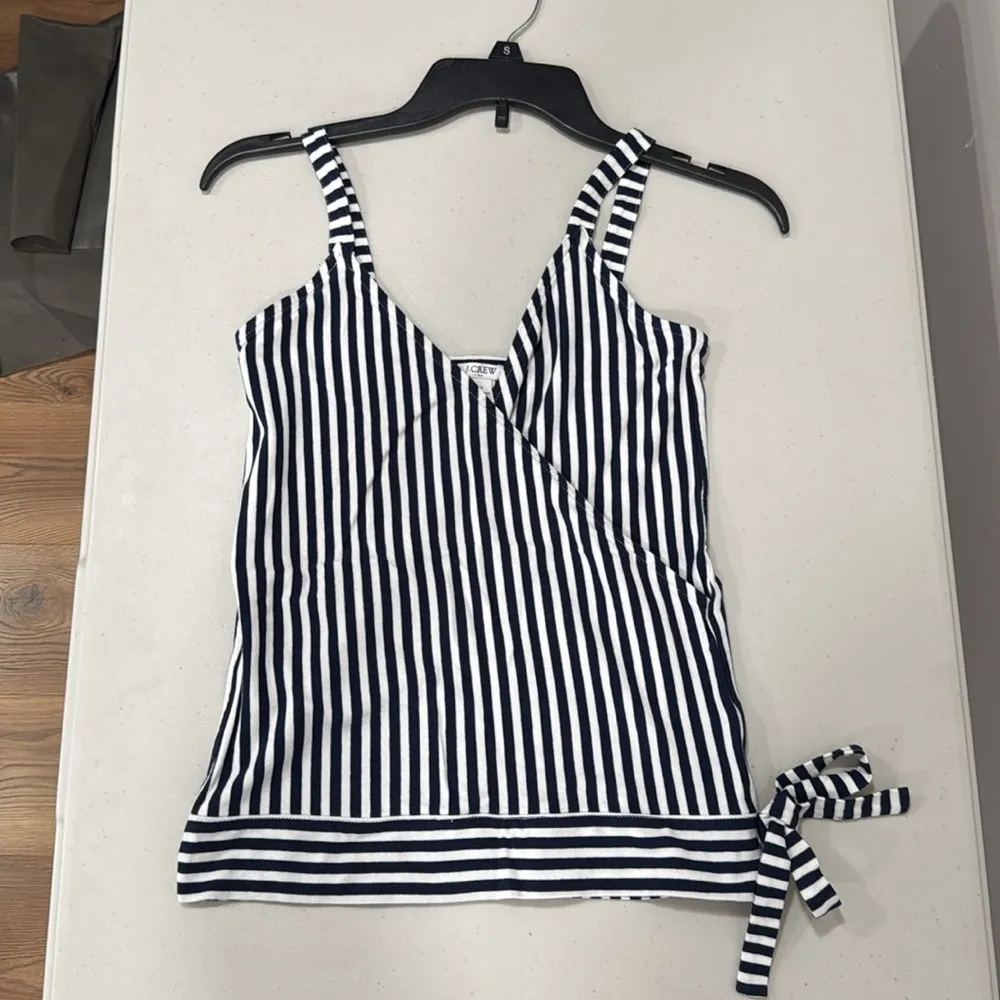 J. Crew Factory V Neck Tank Top Size XS EUC - Image 3