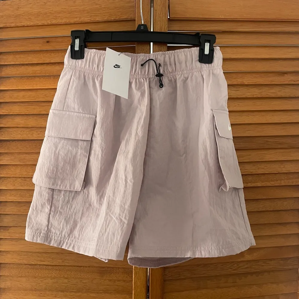Nike Sportswear Essentials Purple Loose Fit High Rise Wooven Shorts Sz  XS NWT - Image 2