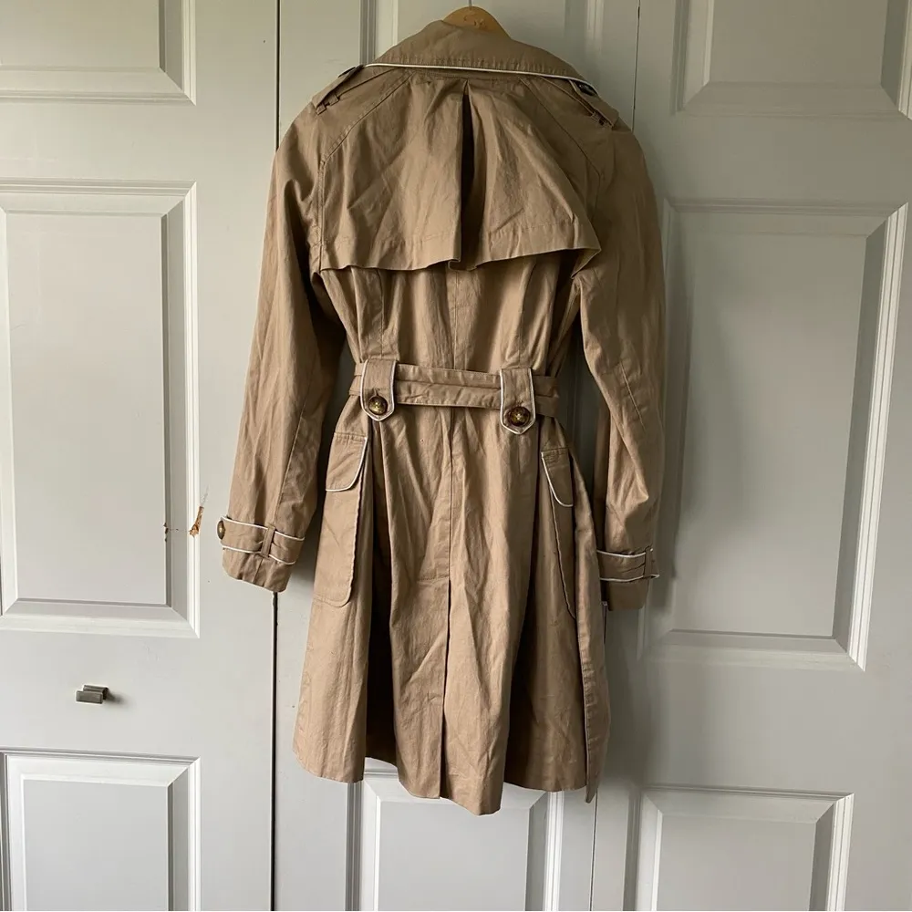 Tan Trenchcoat with White Outlining - Image 3