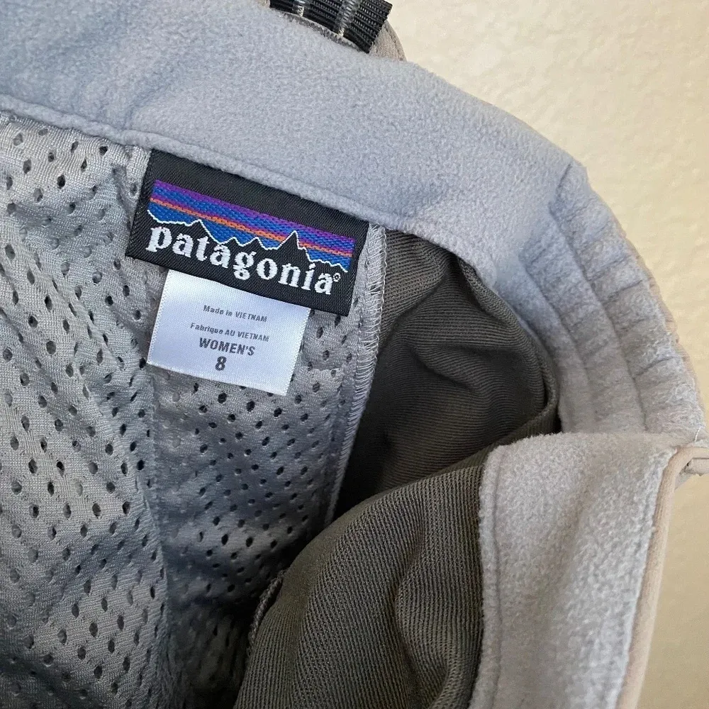 Patagonia Womens Ski hiking Pants Size 8 beige khaki green with‎ suspenders - Image 17