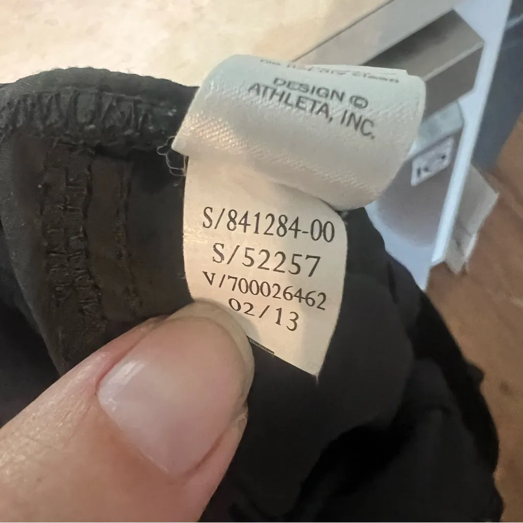 Athleta  Black Capri Mid Rise Dipper Cargo Adjustable Pants size 12T Women’s - Image 6