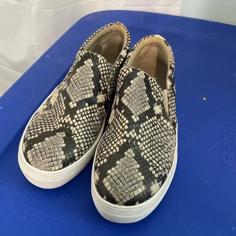 Steve Madden Snakeskin Platform Slip Ons‎ size 7 - Image 2