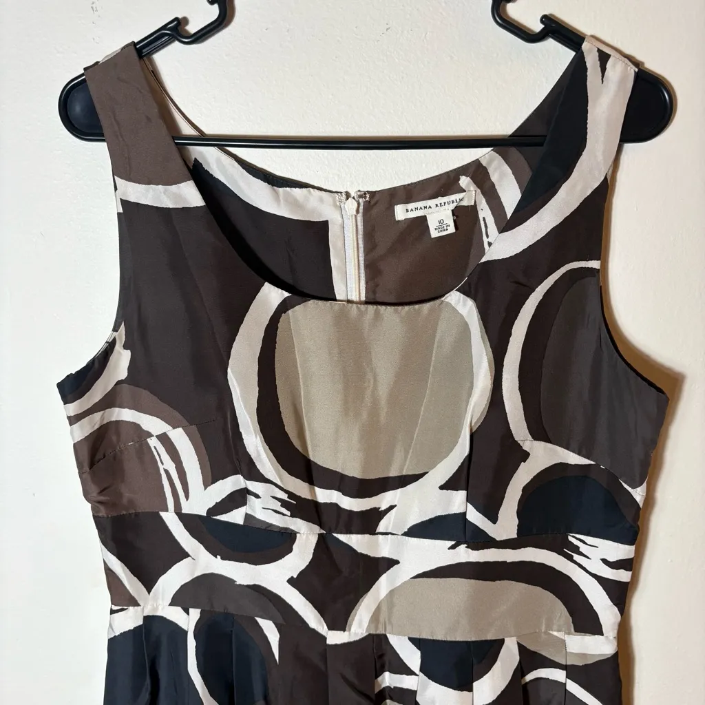 Banana Republic 100% Silk Sheath Dress Brown Beige Black Circle Print Size‎ 10 - Image 2