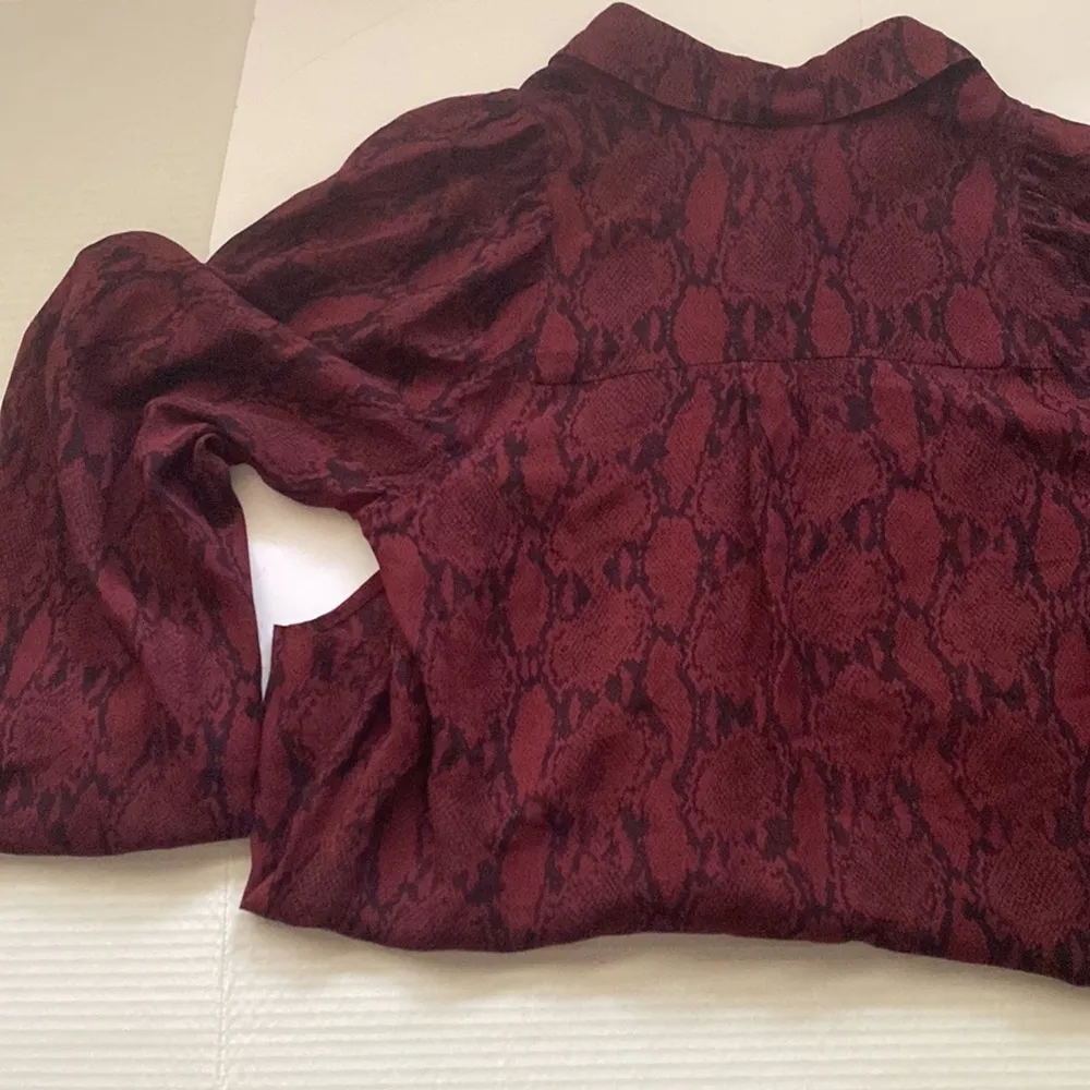 A.L.C. ‘Lori’ red black snake print button down silk blouse, size 6 medium - Image 8