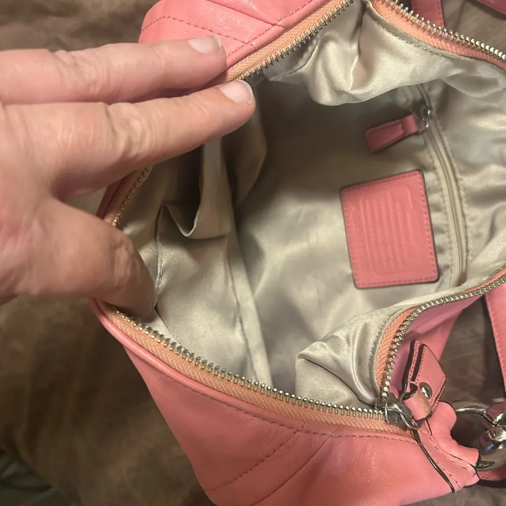 Coach  Pink Leather Shoulder Bag with Adjustable Strap - Image 7