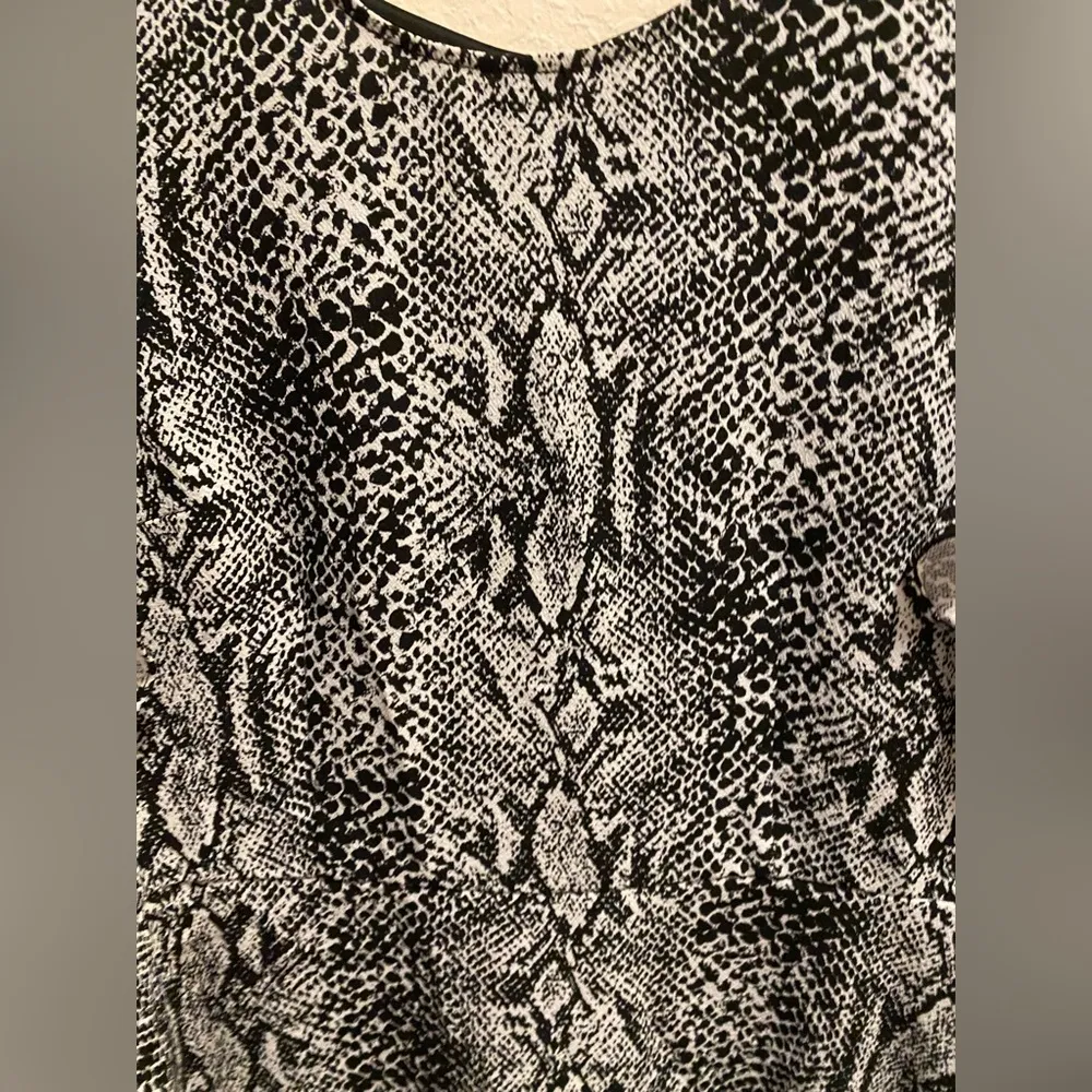 Who What swear Snakeskin Print Ruffle Sleeve Dress. - Image 4