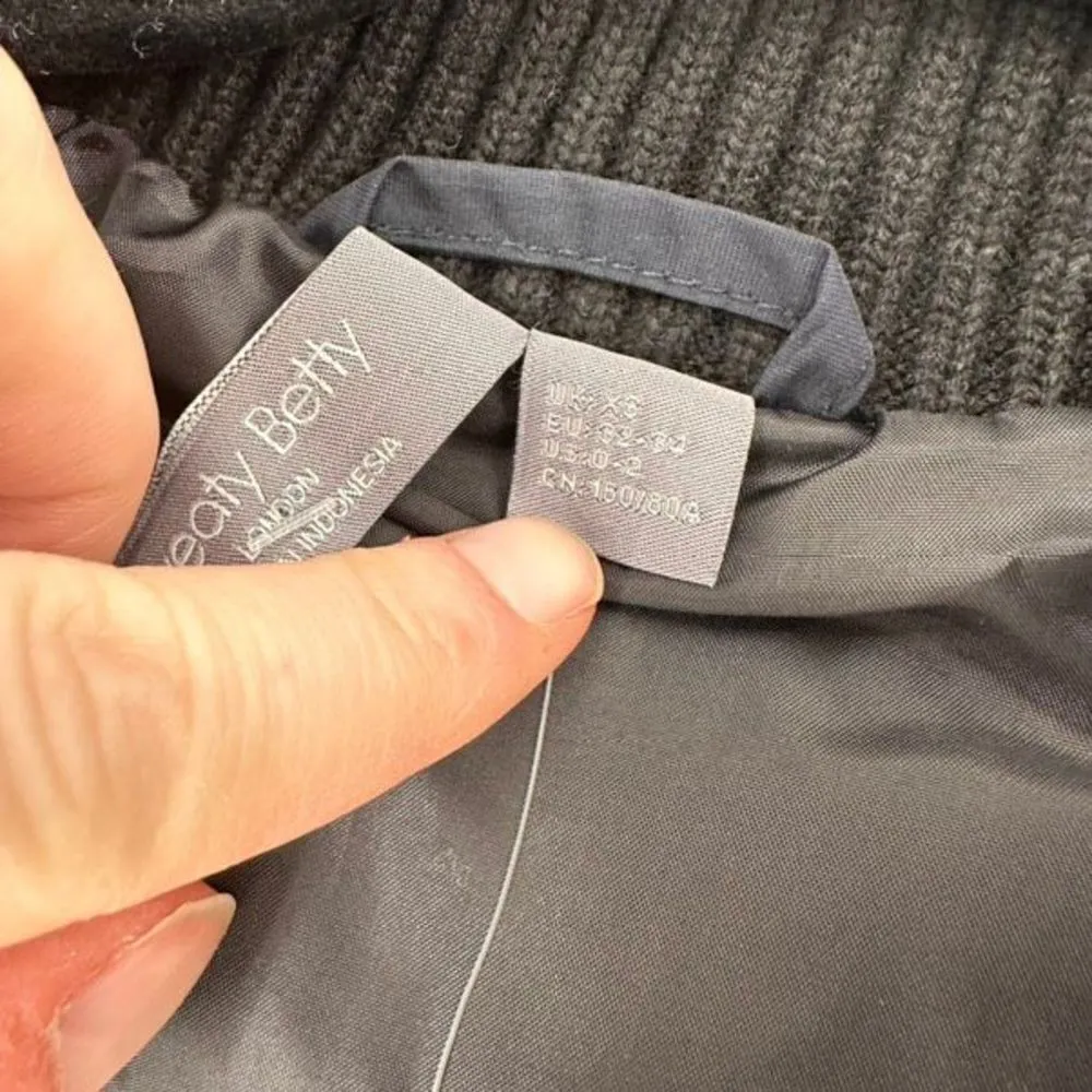 NWT‎ Sweaty Betty Venture Padded Mixed Media Fleece Vest XS black blue cropped - Image 10