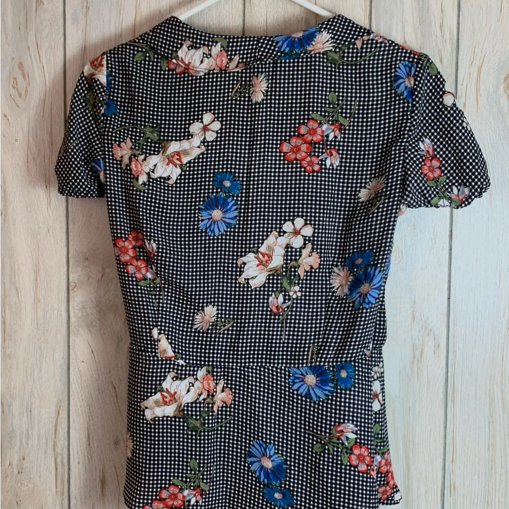 Maurices Size M Checkered Floral Gingham Wrap Blouse Cap Sleeves Ruffle V-Neck - Image 10
