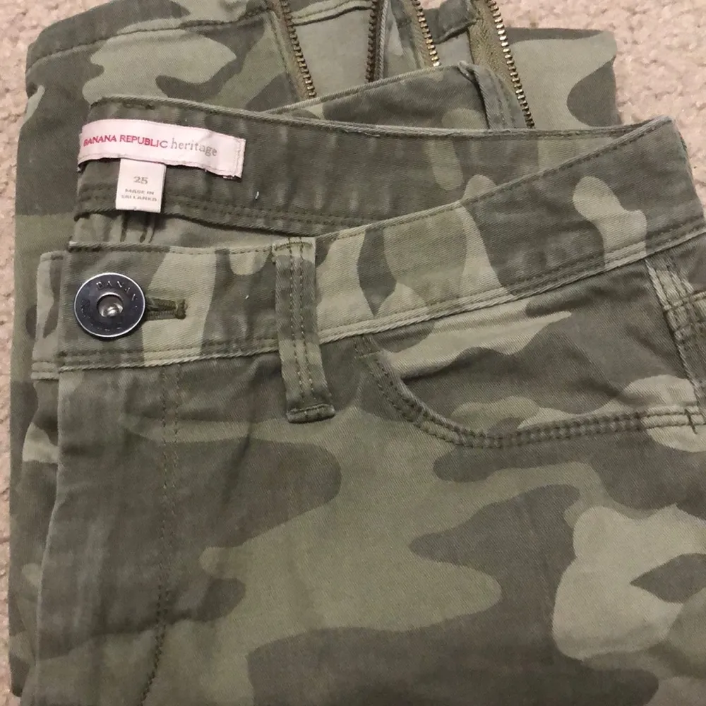 Banana Republic heritage camo skinny ankle zip - Image 3