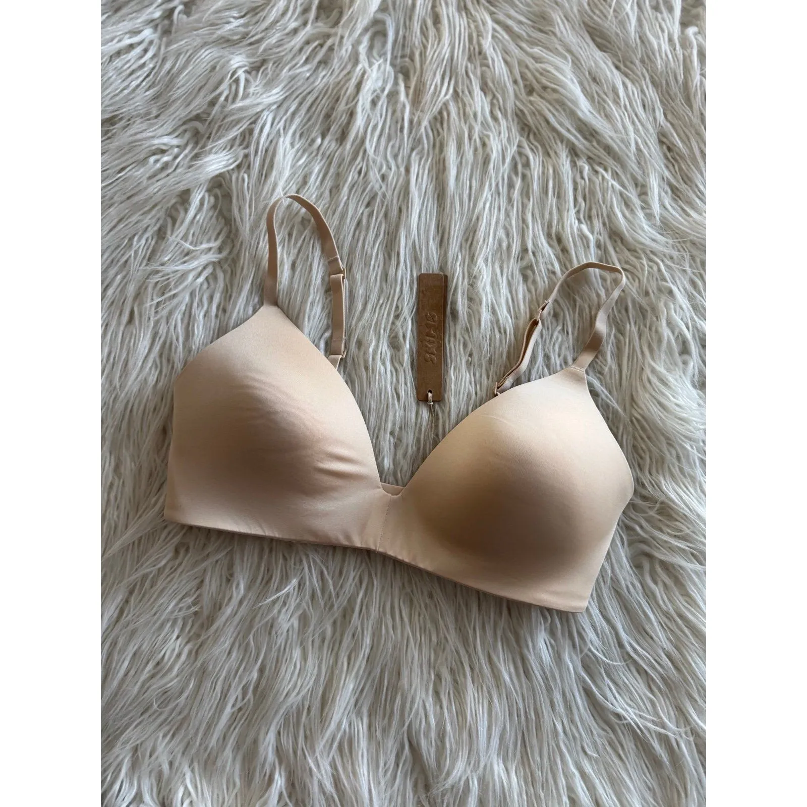 Skims Wireless Form T-shirt Bra Sand Size 34C - Image 3