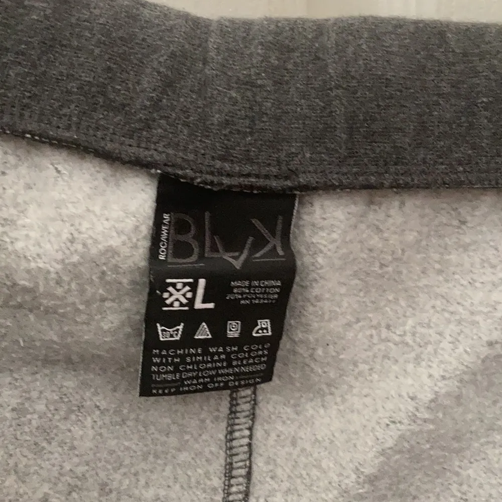 FINAL MARKDOWN Rocawear sweat shorts large - Image 3