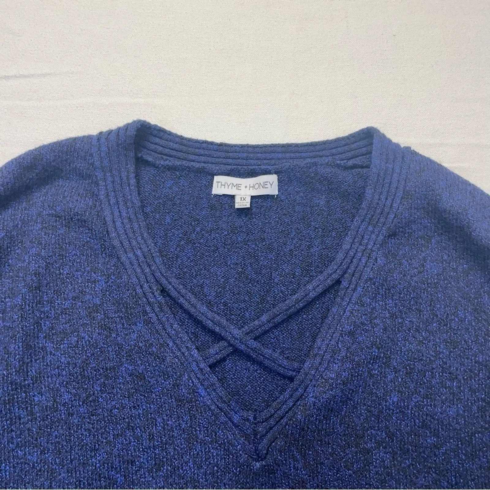 Thyme + Honey Oversized V-neck Sweater Size 1X blue black knit - Image 3