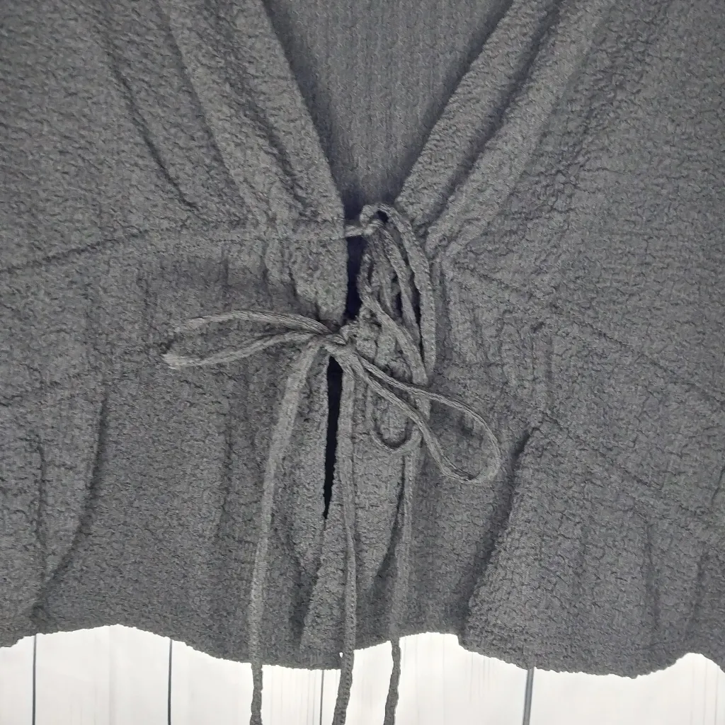 H&M Divided Crinkle Tie Front Cropped Short Sleeve Top - Image 4