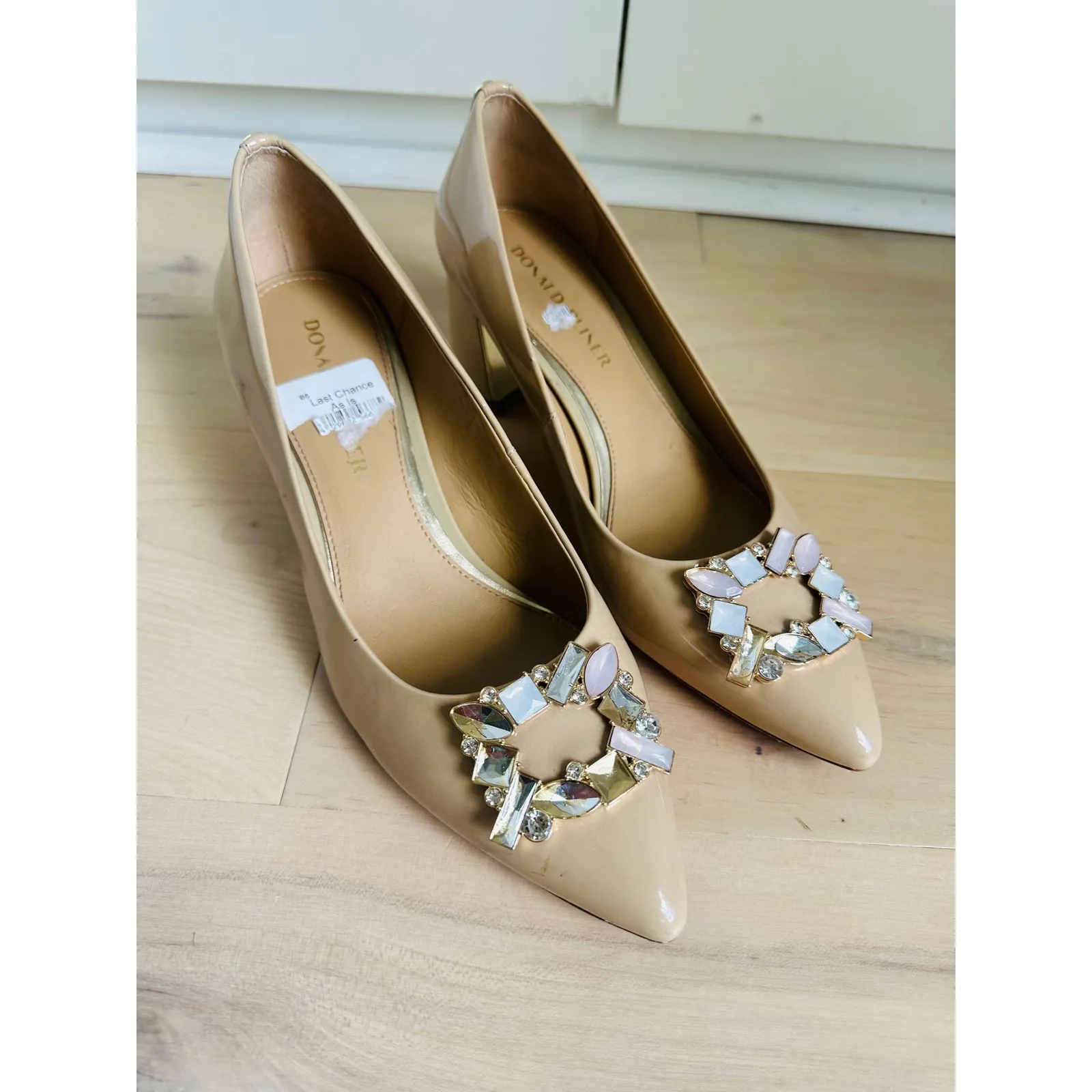 Donald Pliner Patent leather Jeweled Heels SZ 9 Point Toe Special Occasion Nude - Image 2