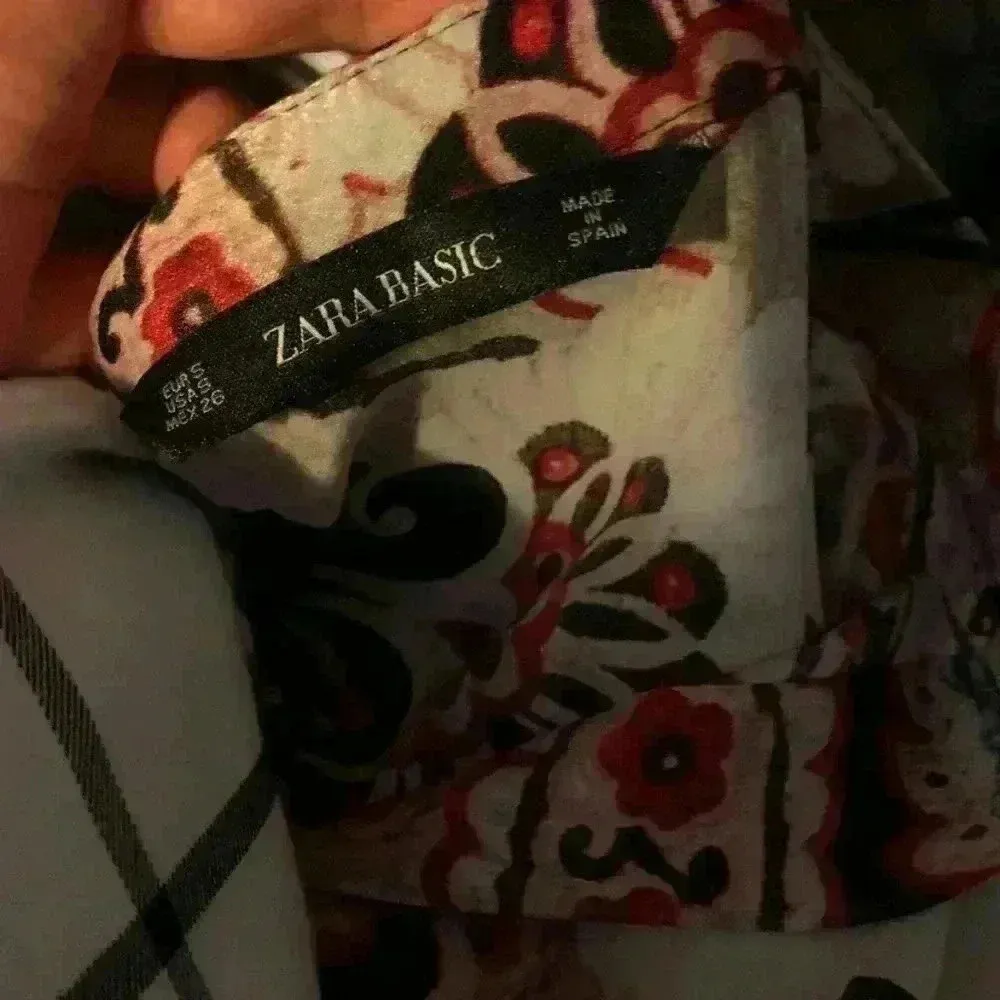 ZARA Tunic Red Paisley High Mock Neck Banded Collar Split Sides Size S - Image 10