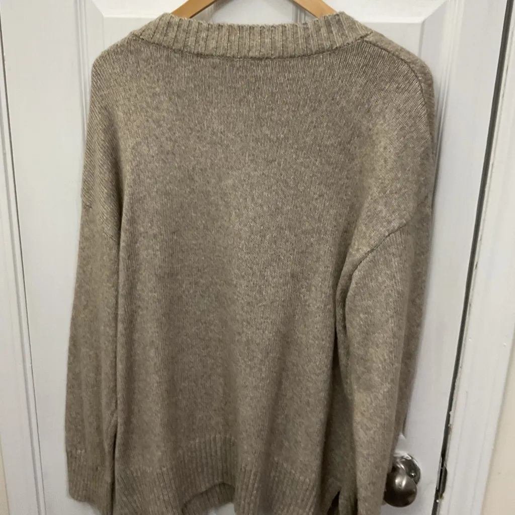Market & Spruce Beige V-Neck Sweater - Image 2