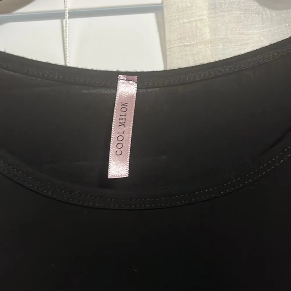 Cool Melon Top Sz M Cold Shoulder Black Feminine Closet Staple Casual Size M - Image 3