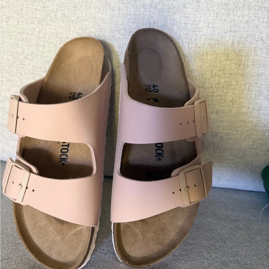 Birkenstock Sandals in Light Pink and Brown - Image 4