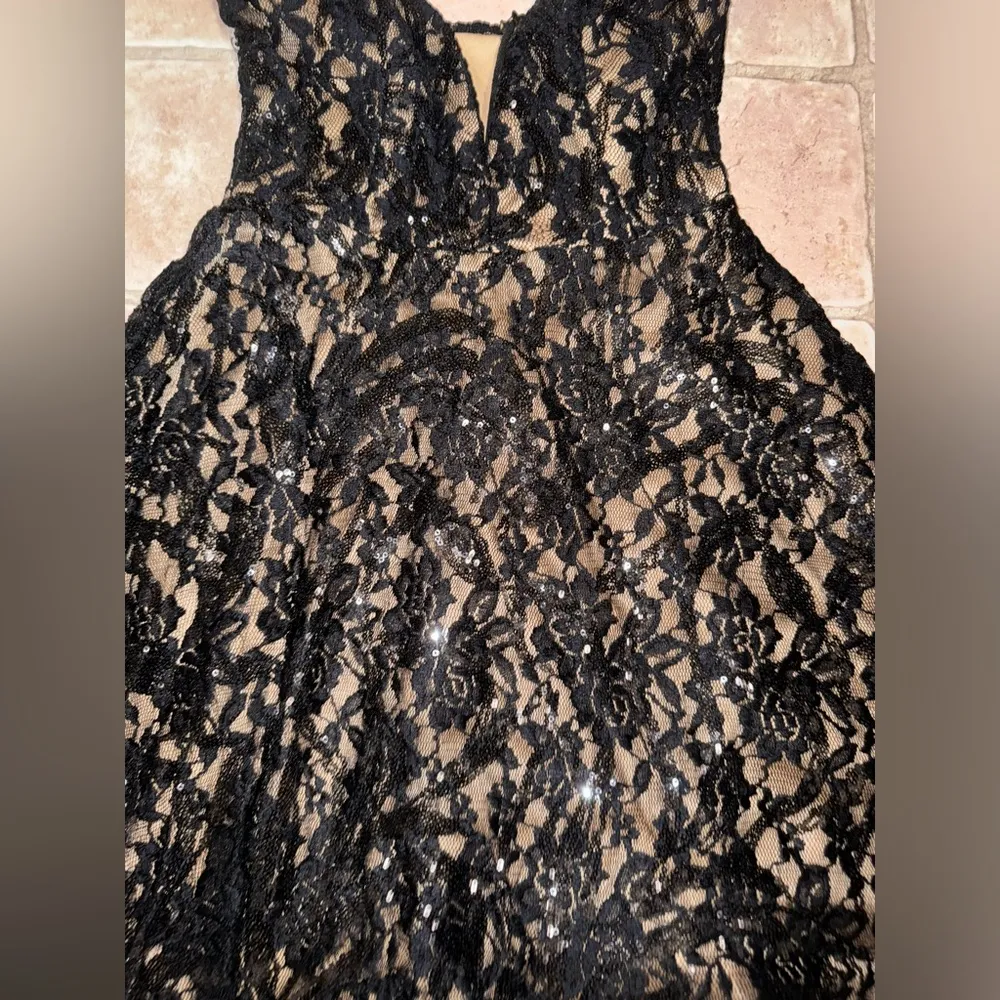 Large Windsor Strapless Plunge Neck Black Lace Overlay with Sequins Dress. NWOT - Image 2