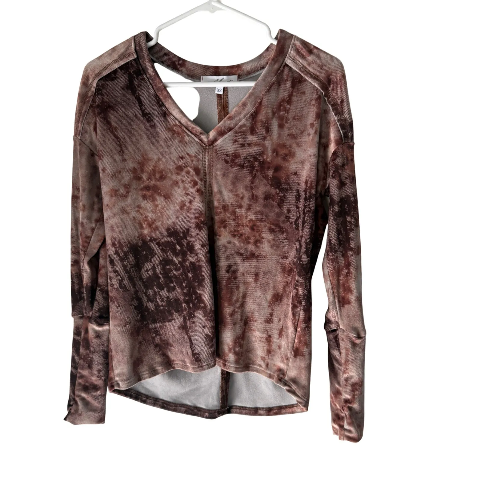 Red‎ Haute XS Tie Dye V-Neck Long Sleeve Velour Pullover Top Casual Boho Soft - Image 2