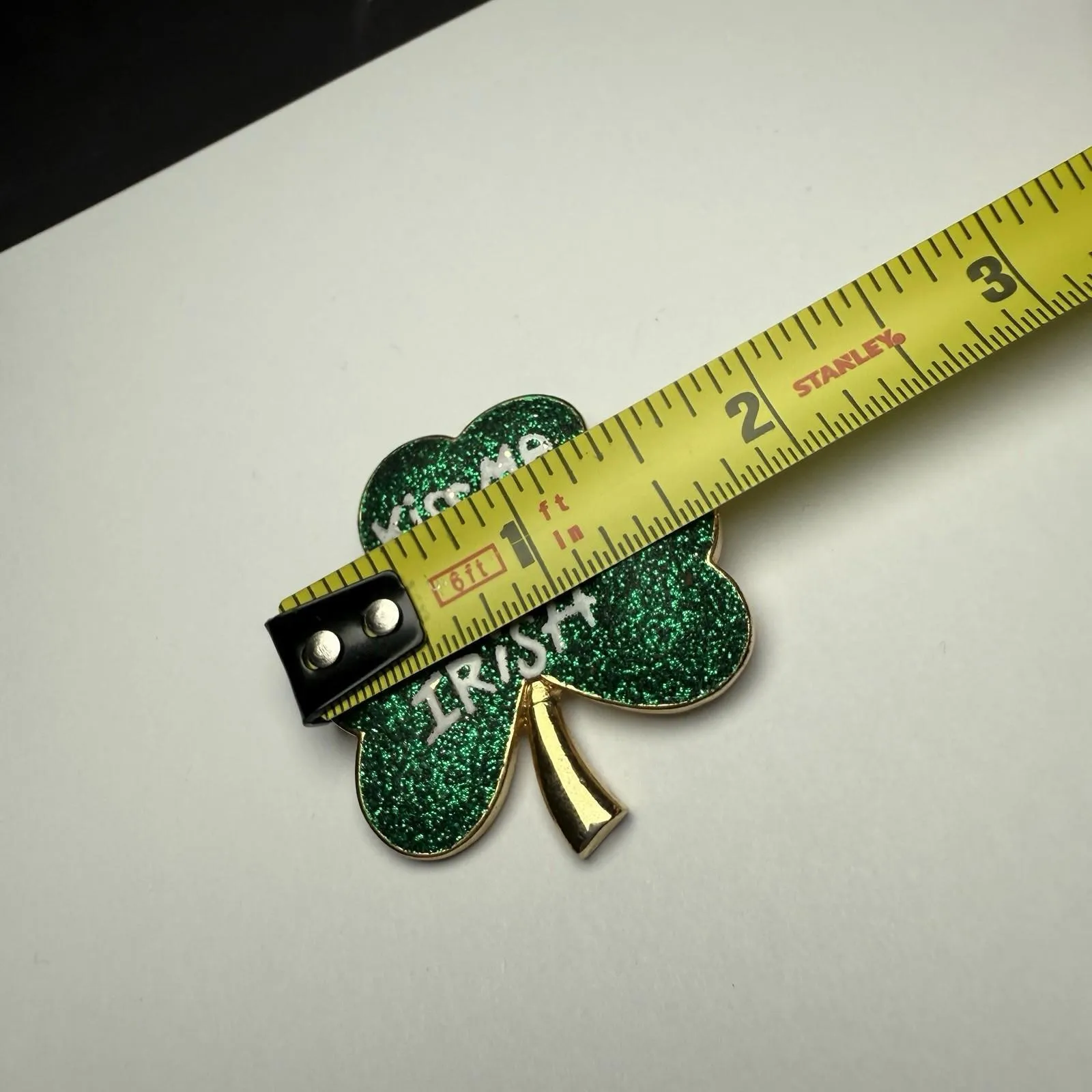 Kiss Me I’m Irish Three Leaf Clover Shamrock Brooch Pin St Patrick’s Green - Image 4