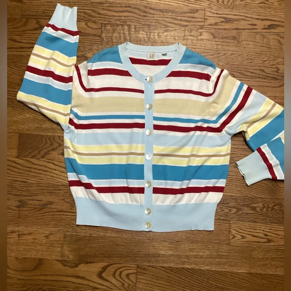 Gap. Vintage crewneck cardigan. Size Medium. - Image 7