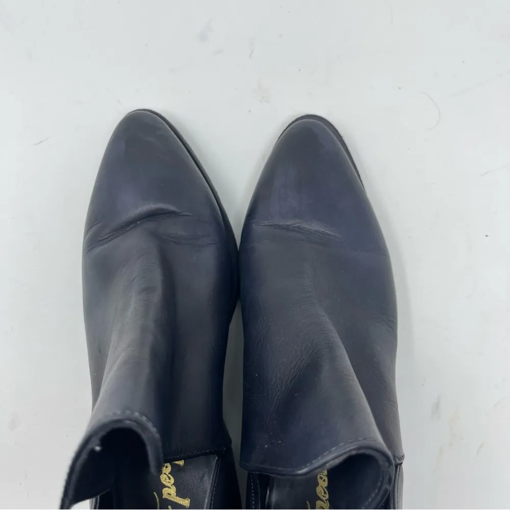 Free People Women's Charm Double V Ankle Boot in Navy Leather sz 39 - Image 5