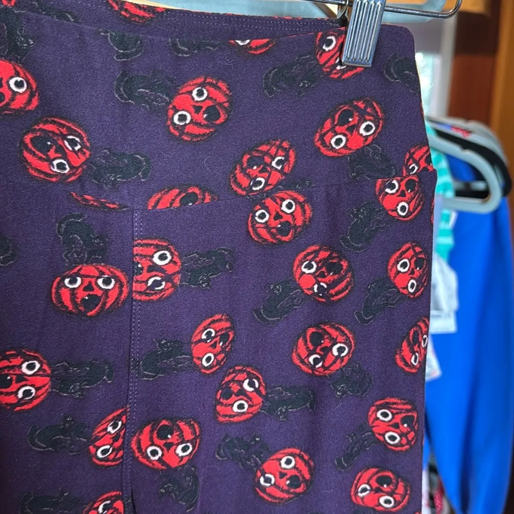 NWOT LuLaRoe Halloween Pumpkins Black Cats Leggings Purple Orange Size OS (2-10) - Image 3