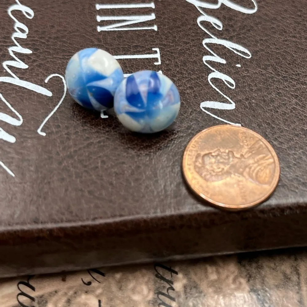 Vintage 70s Blue White Swirl Dome Cabochon Stud Earrings Stainless Steel - Image 4