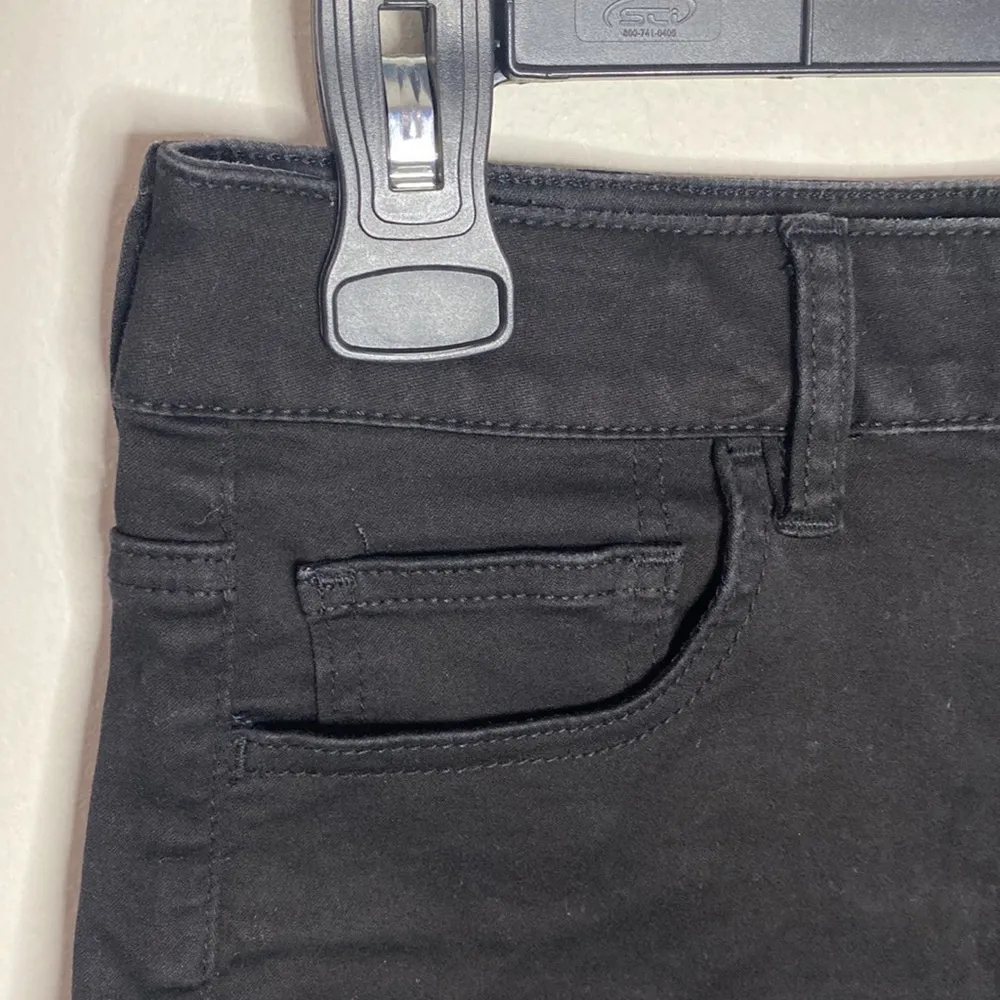 American Eagle sateen hi-rise shorties fringed hem in black - Image 3