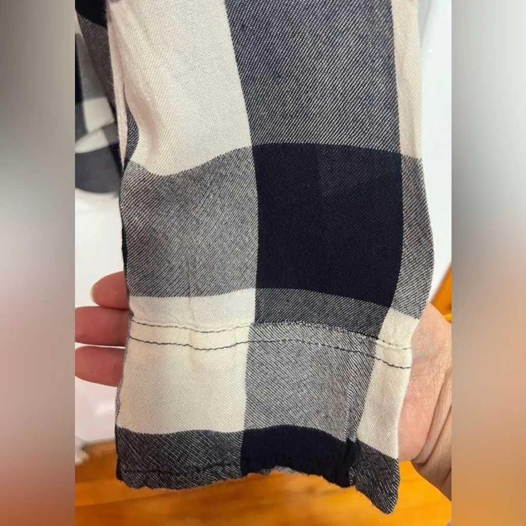 Abercrombie & Fitch Women's Navy Blue Plaid Soft Flannel Size S - Image 6