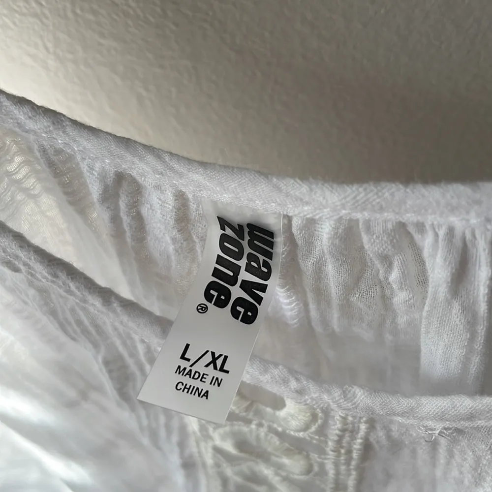 White swim coverup with crochet detailing Wave Zone NWT Size L - Image 3