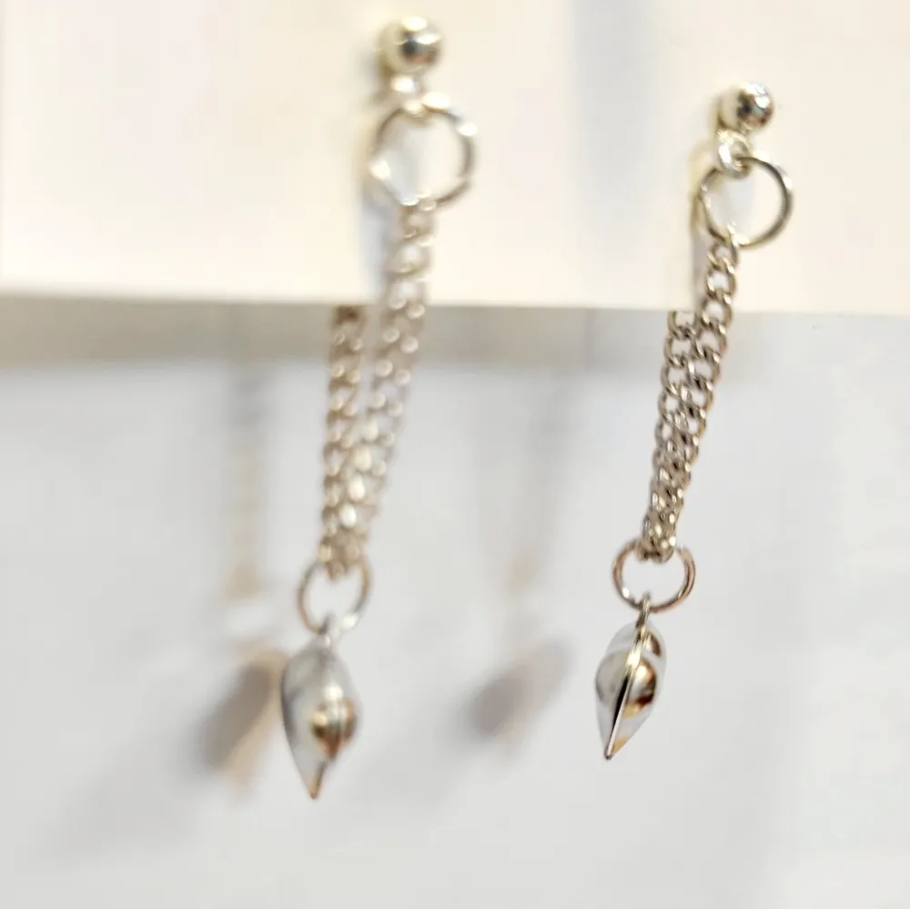 Silver plated double chain puffer heart dangle earrings - Image 3