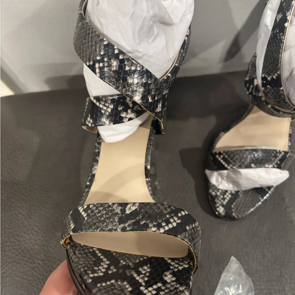 Kenneth Cole Women's Brooke Cross strap heeled sandal - Image 4