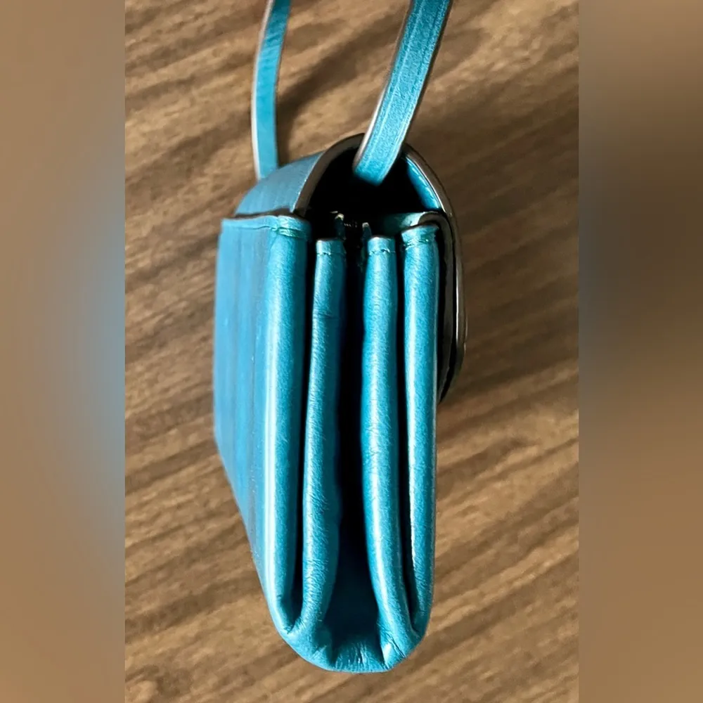 Tory Burch Turquoise Blue Leather and Suede ‘Miller’ Wallet-on-Chain Crossbody - Image 4